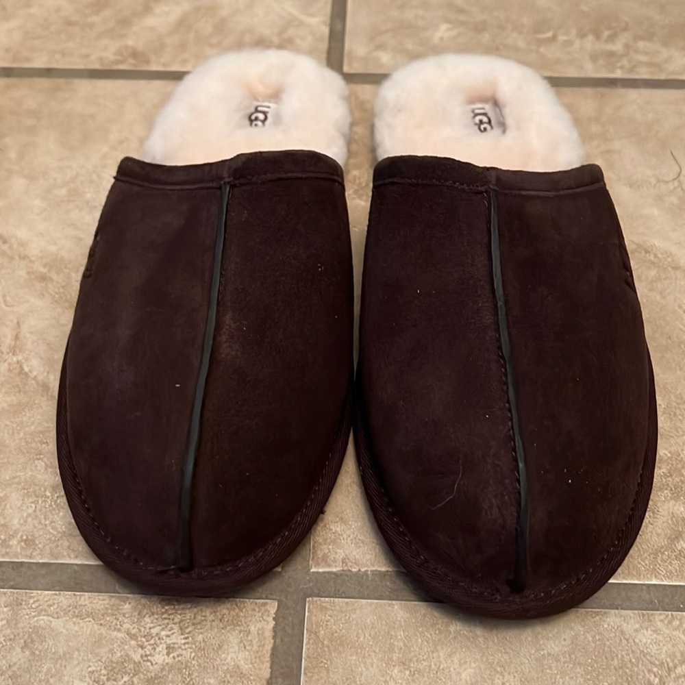 Men’s Ugg slippers- never worn, size 11